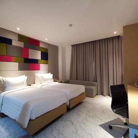 Palm Park Hotel Surabaya Kültér fotó