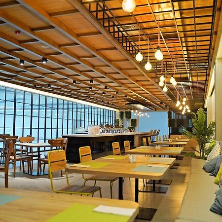 Palm Park Hotel Surabaya Kültér fotó