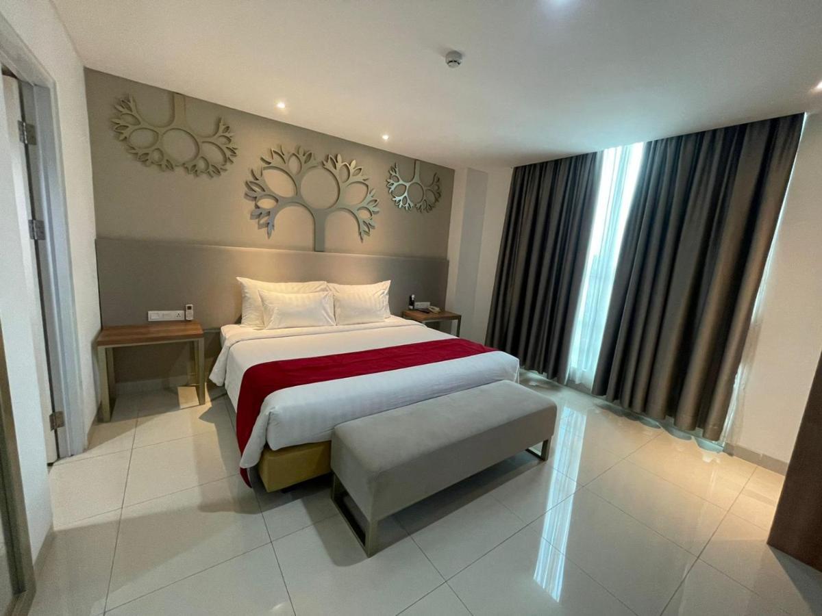 Palm Park Hotel Surabaya Kültér fotó