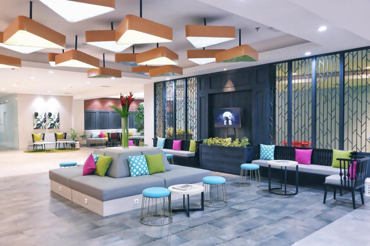 Palm Park Hotel Surabaya Kültér fotó