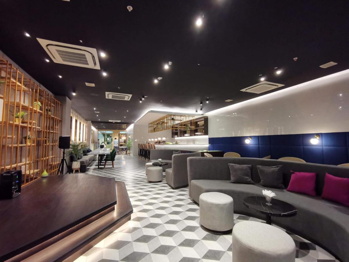 Palm Park Hotel Surabaya Kültér fotó