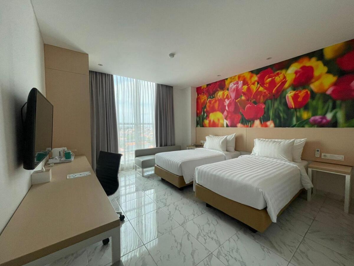Palm Park Hotel Surabaya Kültér fotó