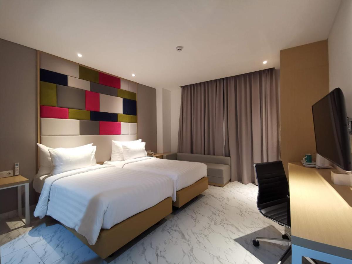 Palm Park Hotel Surabaya Kültér fotó