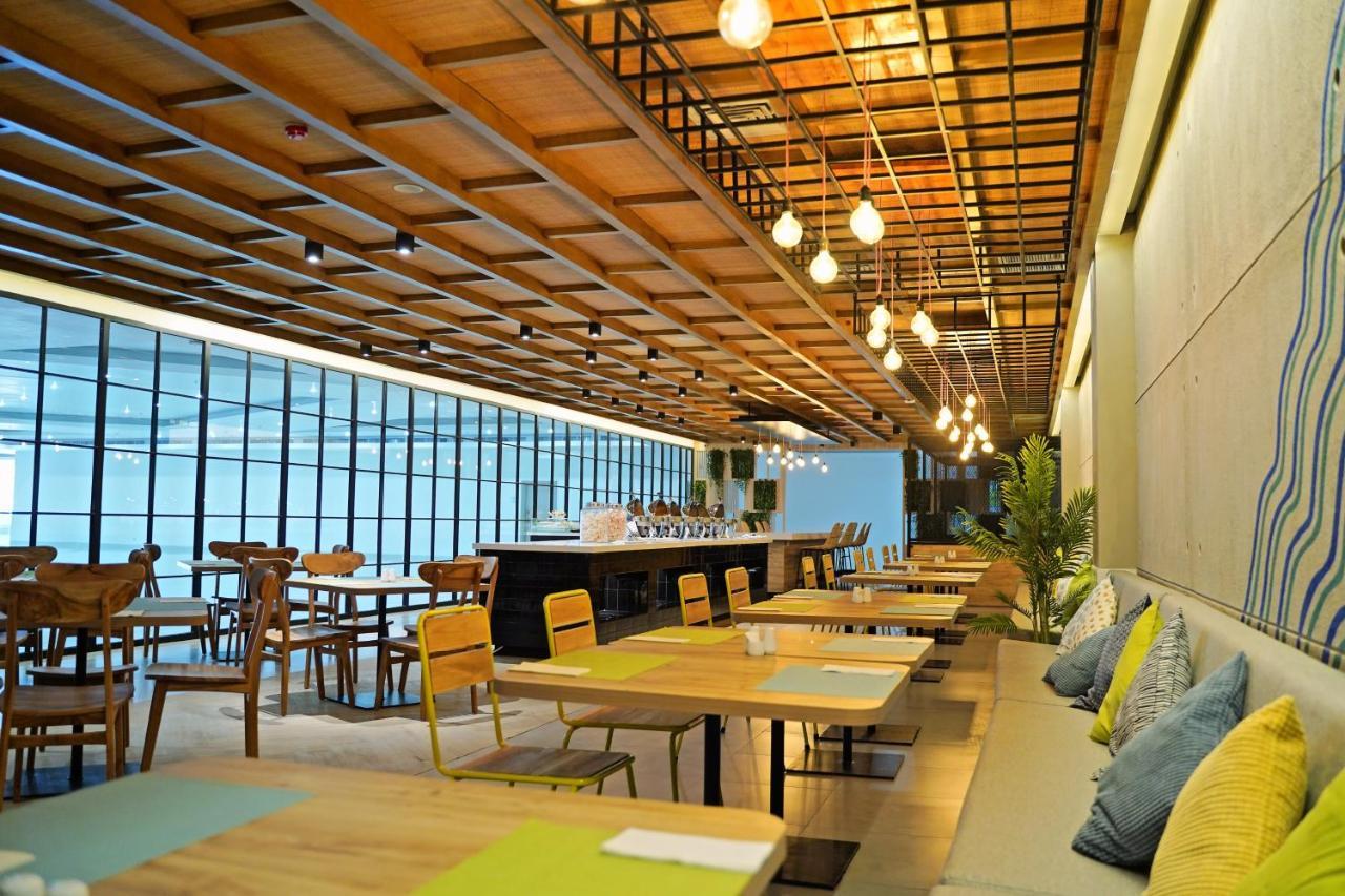 Palm Park Hotel Surabaya Kültér fotó