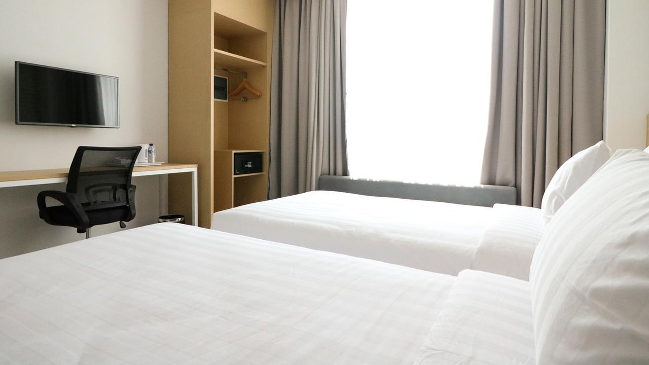 Palm Park Hotel Surabaya Kültér fotó