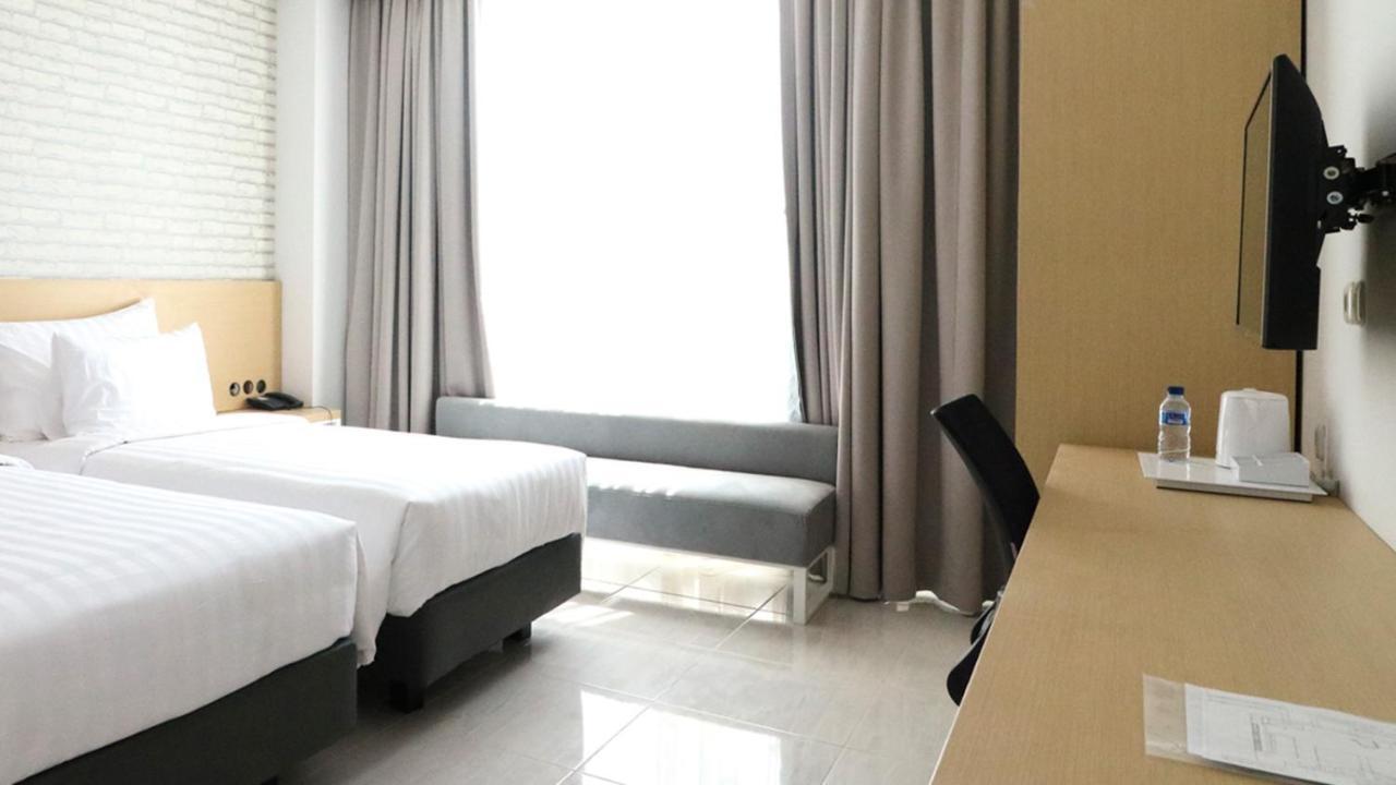 Palm Park Hotel Surabaya Kültér fotó