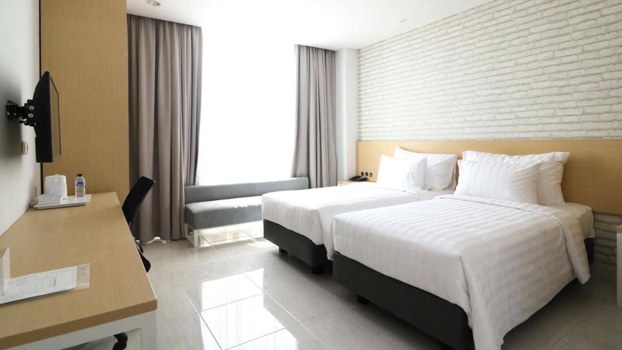 Palm Park Hotel Surabaya Kültér fotó