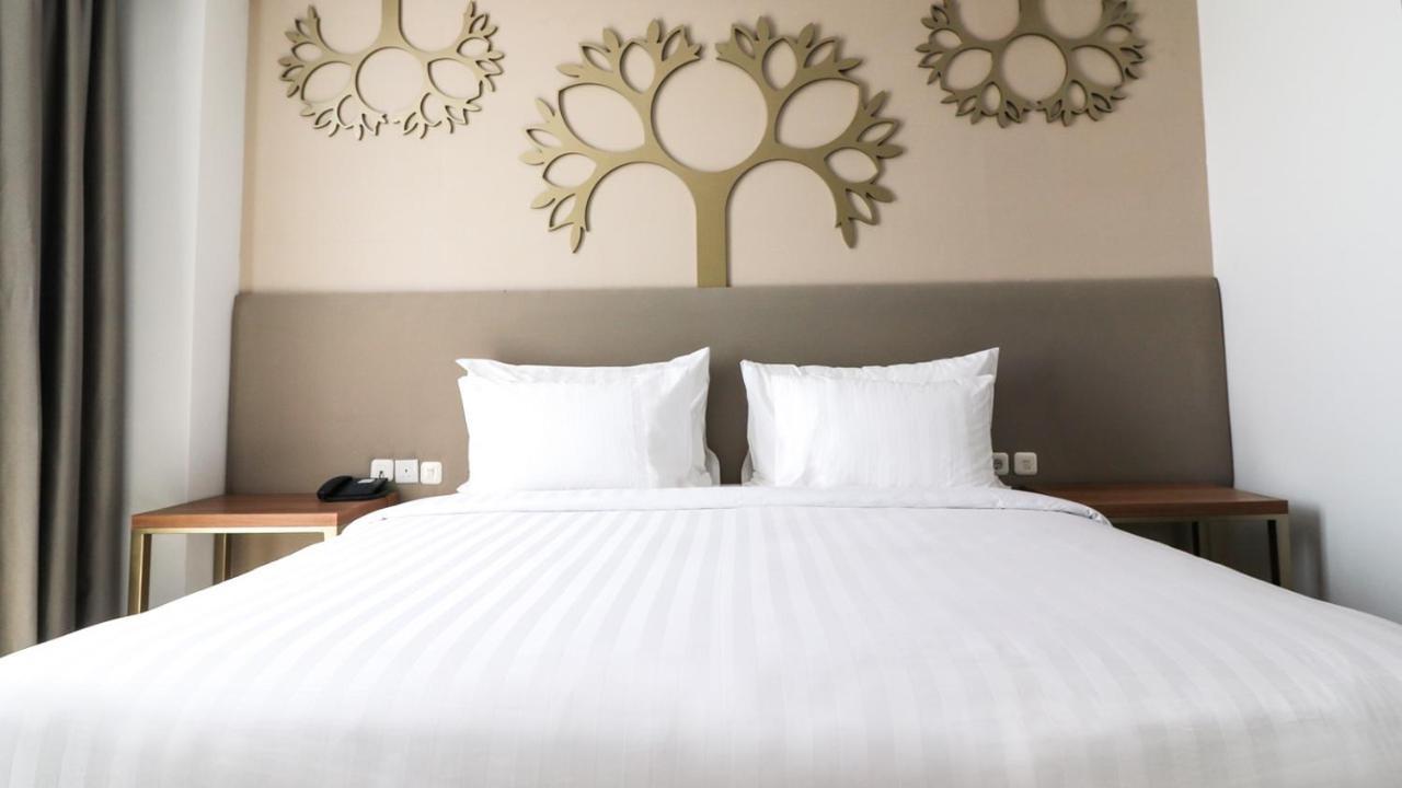 Palm Park Hotel Surabaya Kültér fotó