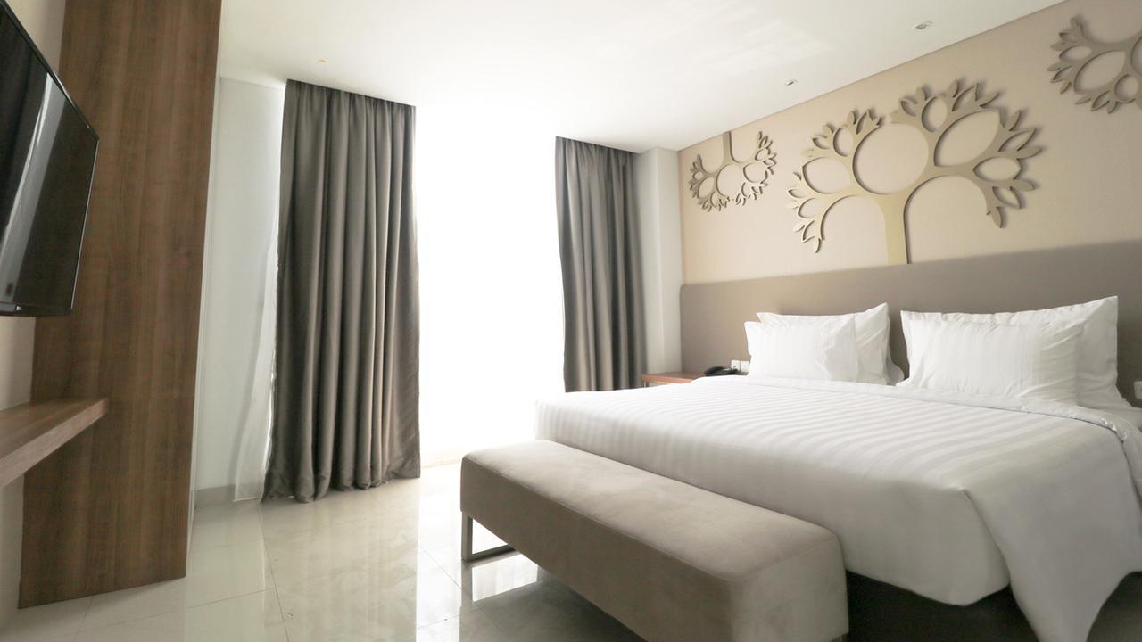 Palm Park Hotel Surabaya Kültér fotó