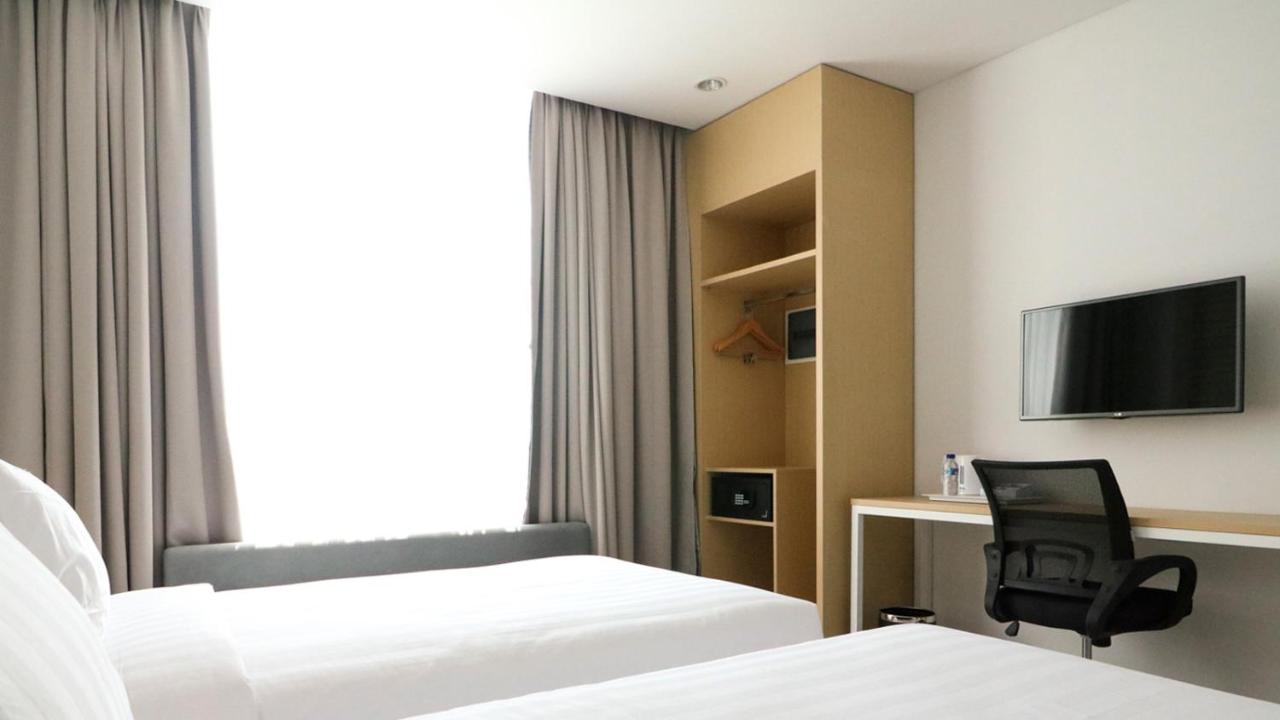 Palm Park Hotel Surabaya Kültér fotó