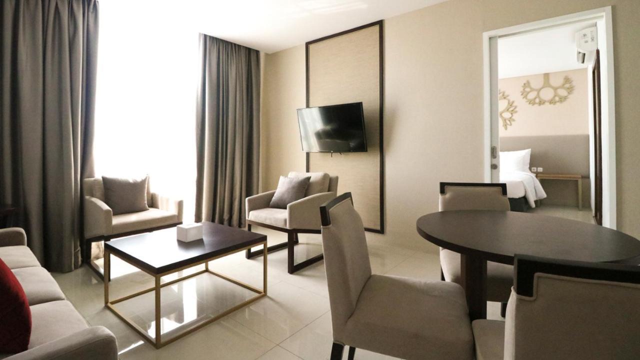 Palm Park Hotel Surabaya Kültér fotó