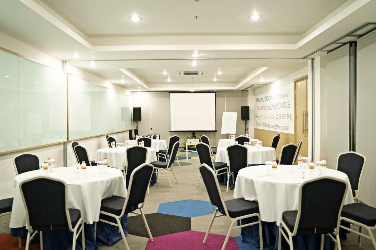 Palm Park Hotel Surabaya Kültér fotó