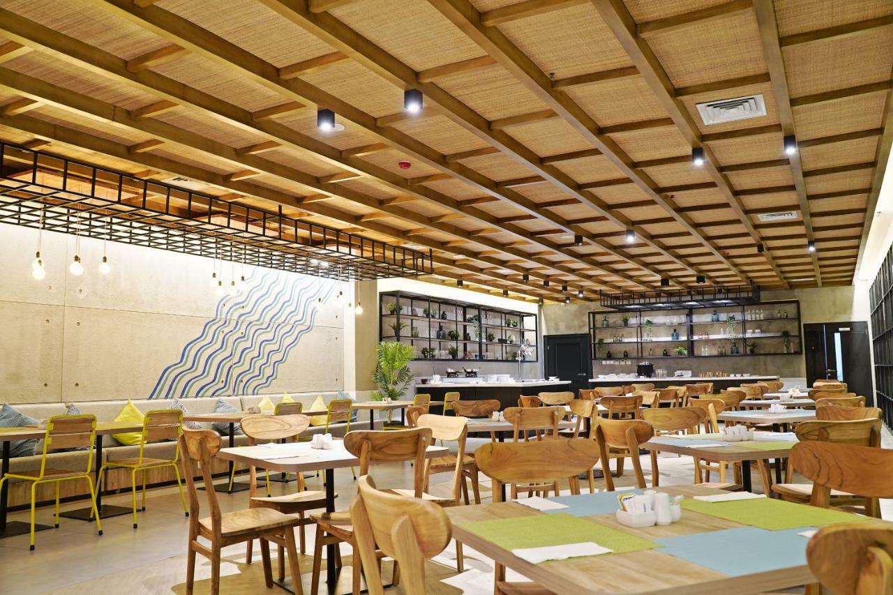 Palm Park Hotel Surabaya Kültér fotó
