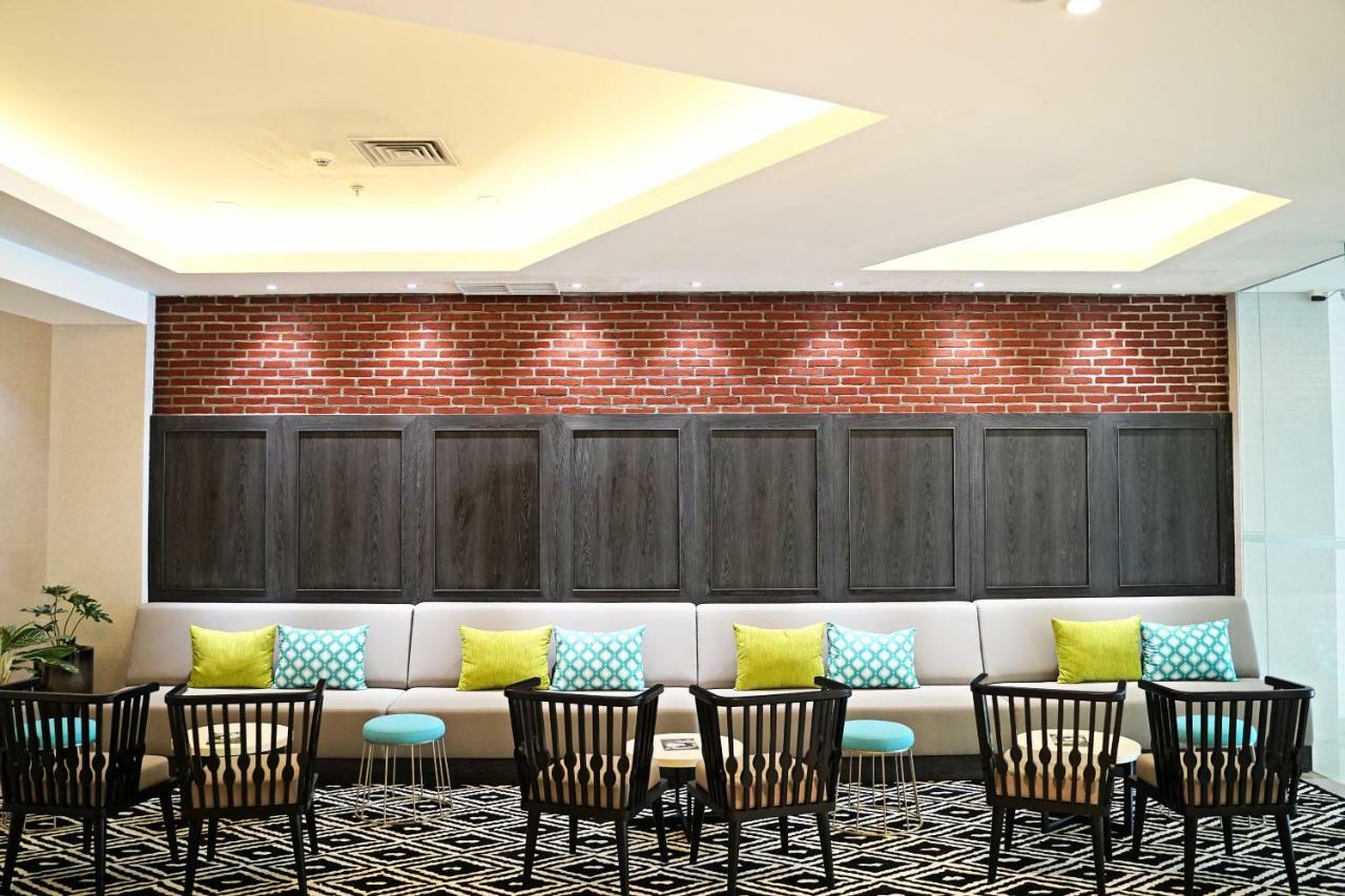 Palm Park Hotel Surabaya Kültér fotó